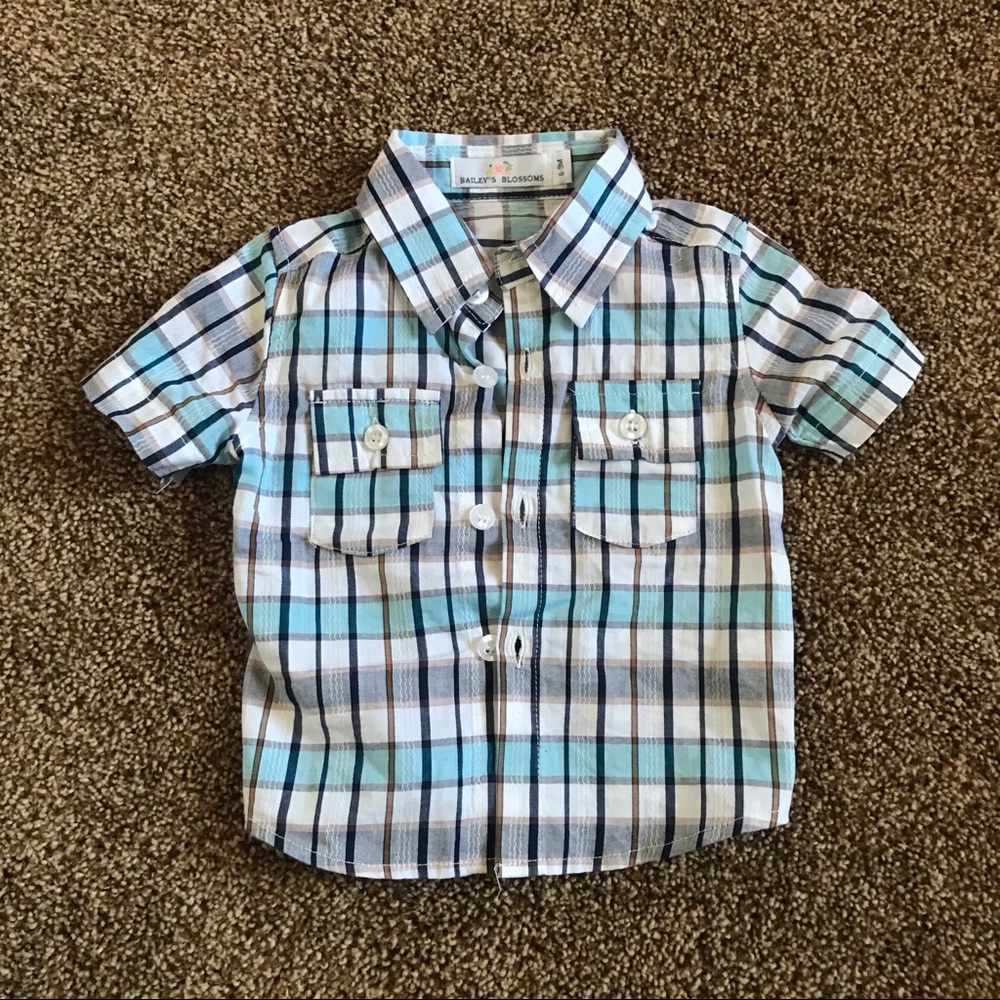 Bailey’s Blossoms 🌹 Button Up Plaid Dress Shirt